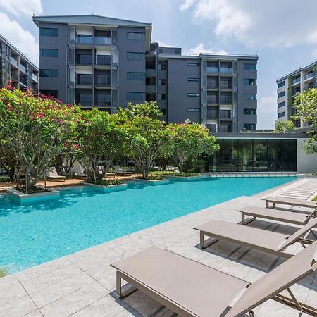 Blossom Sathorn By Plearn Apartment Bangkok Exterior photo