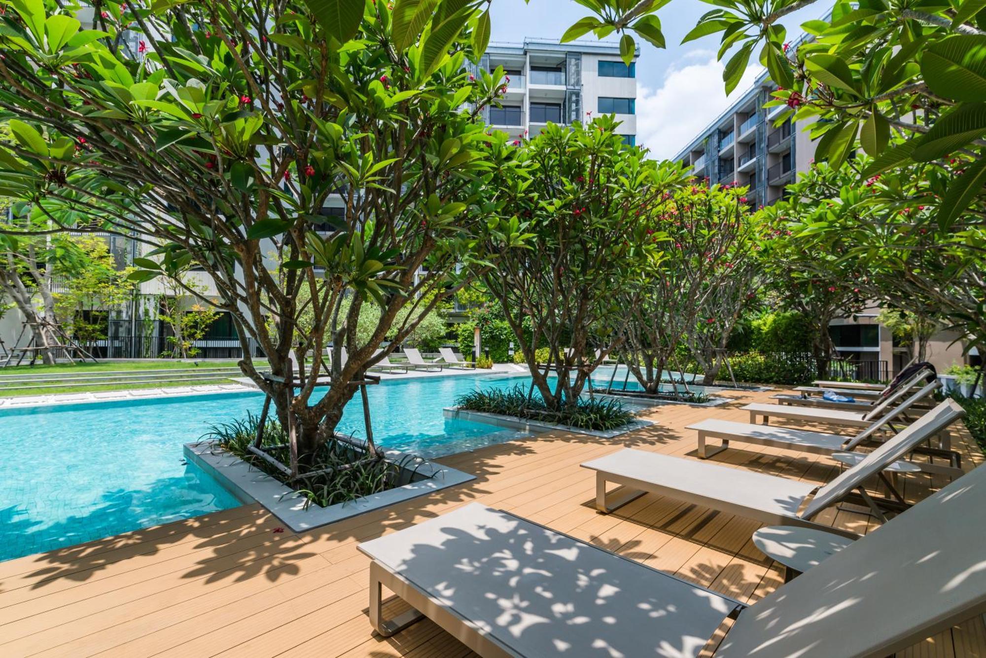 Blossom Sathorn By Plearn Apartment Bangkok Exterior photo