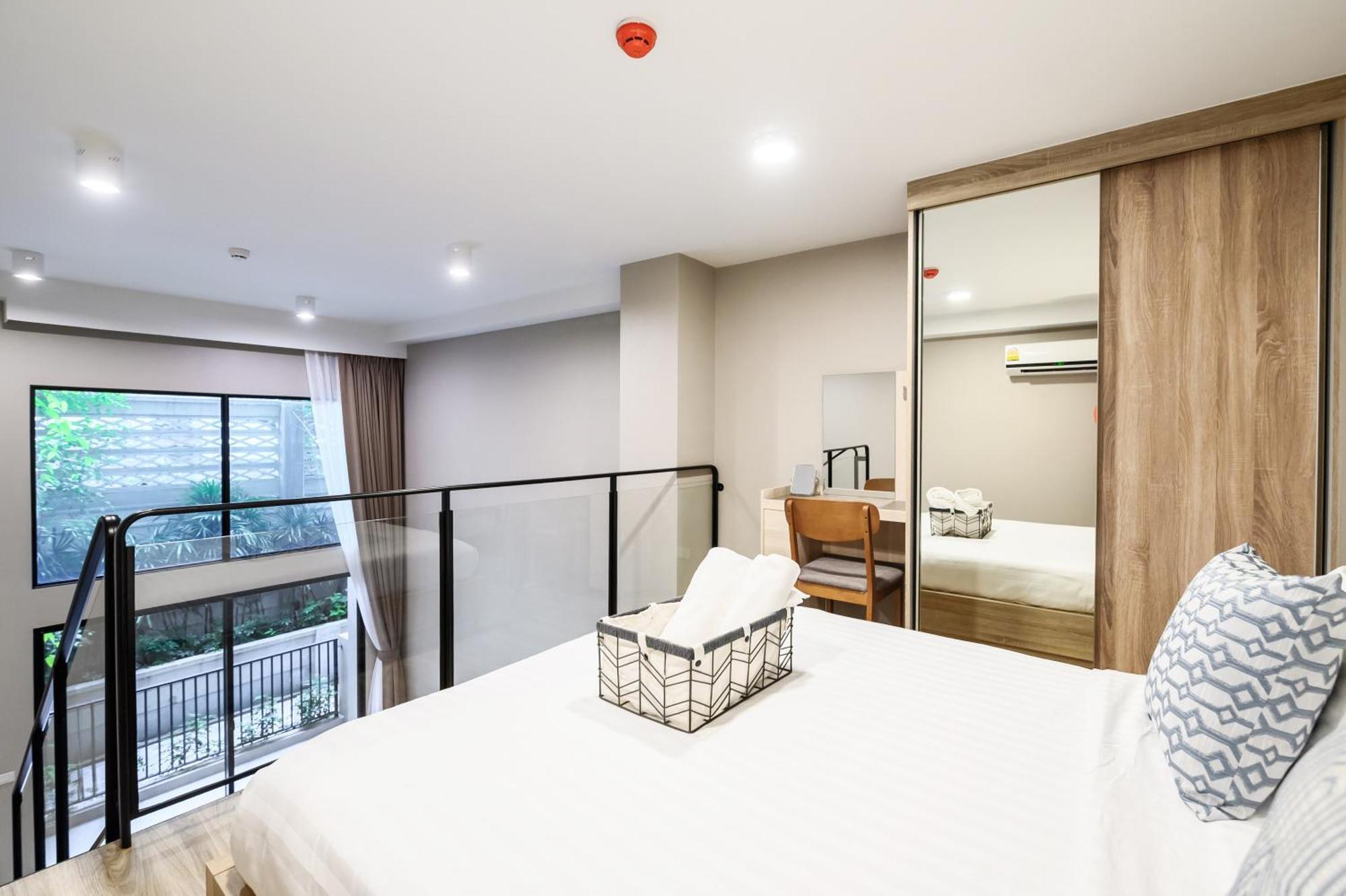 Blossom Sathorn By Plearn Apartment Bangkok Room photo