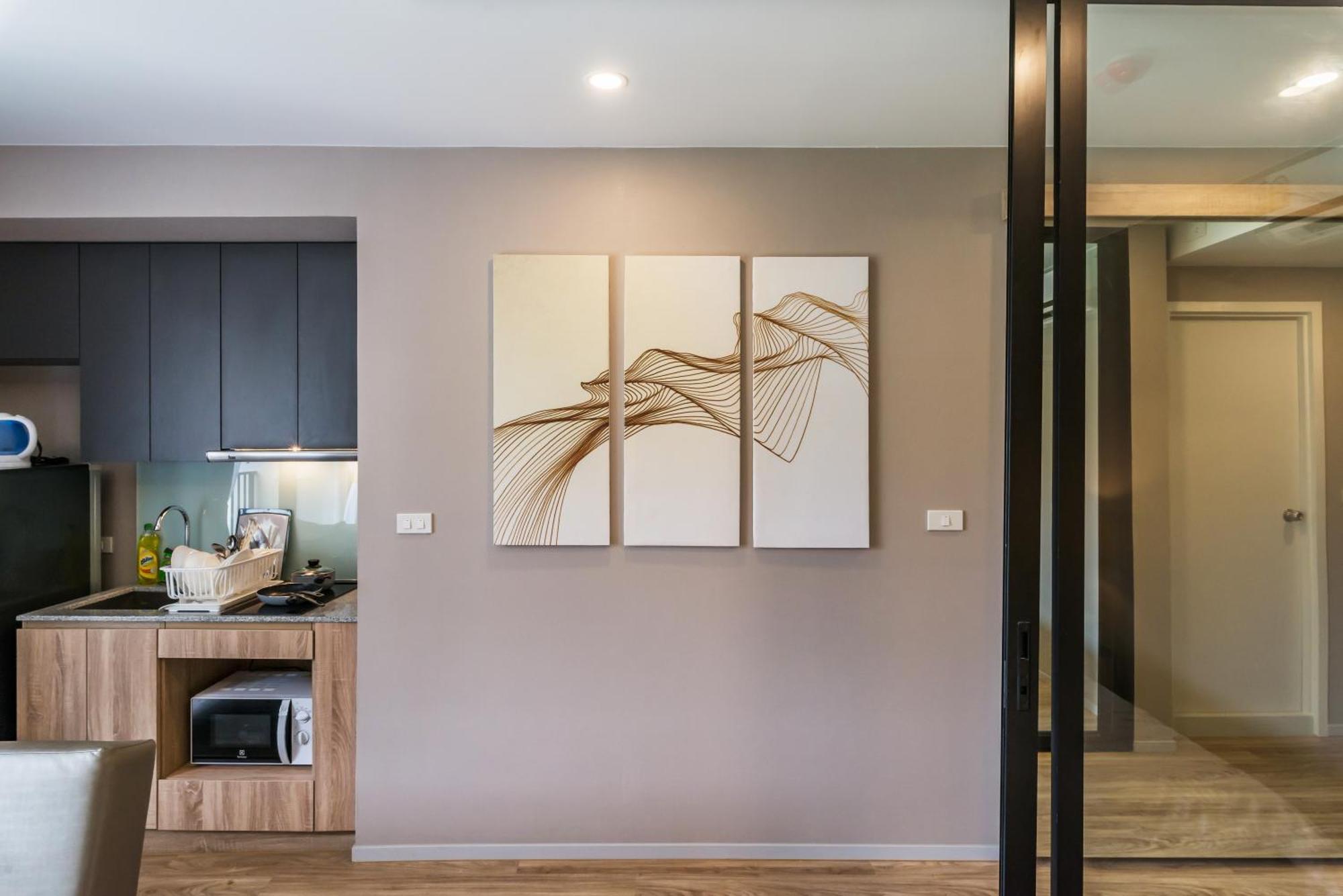 Blossom Sathorn By Plearn Apartment Bangkok Room photo