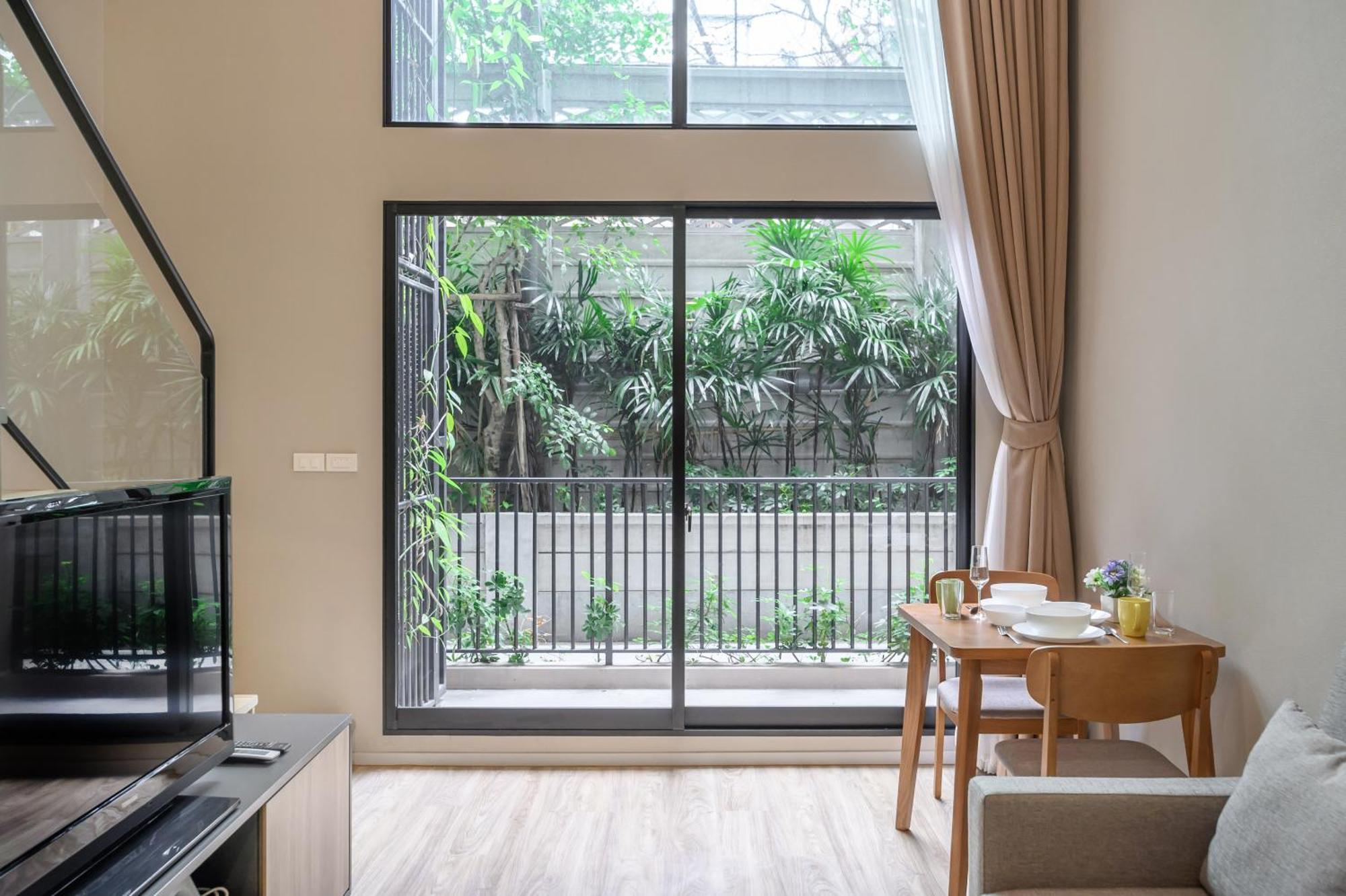 Blossom Sathorn By Plearn Apartment Bangkok Room photo